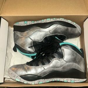 Air Jordan Retro 30th Lady Liberty